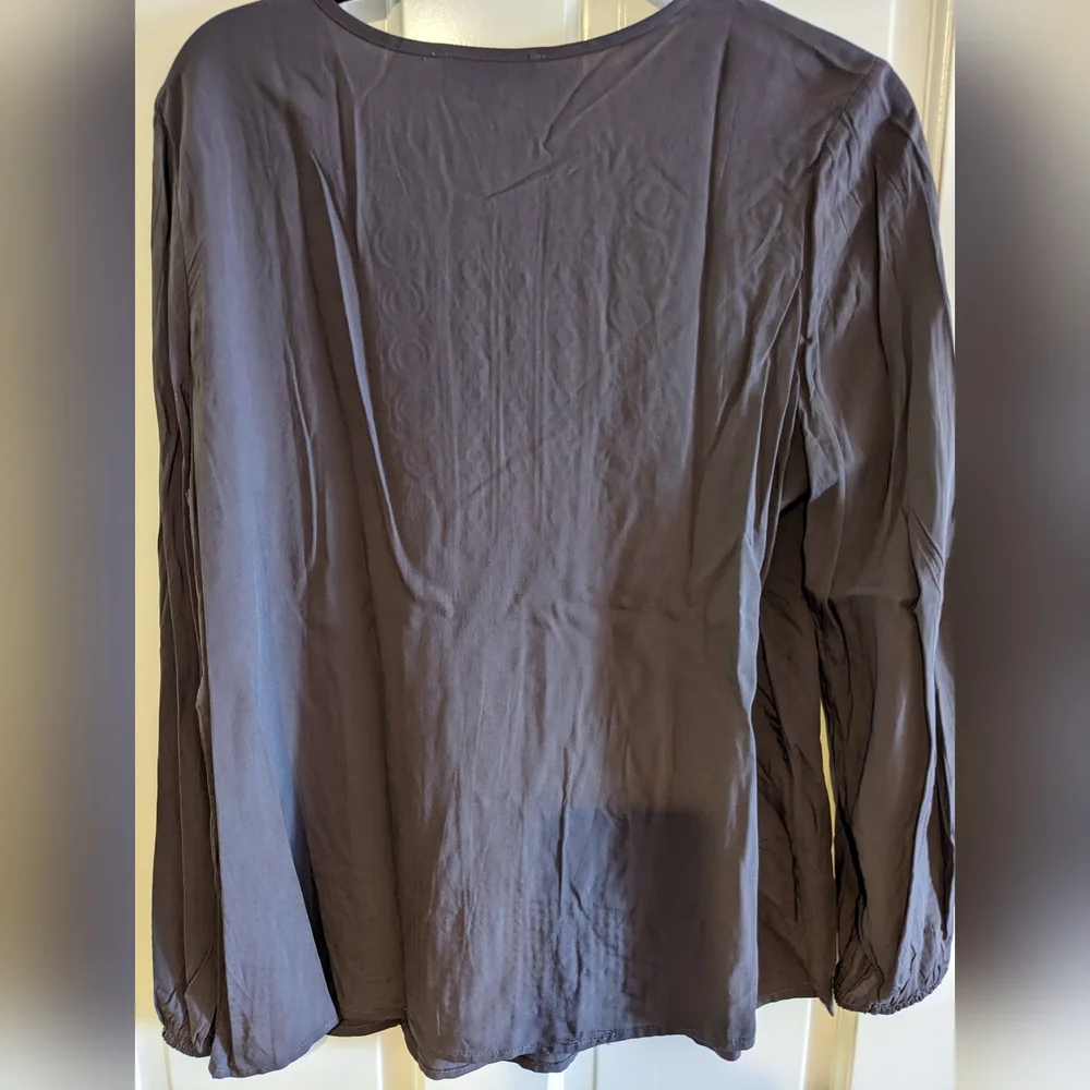 Women's grey embroidered blouse by Solitaire in size medium. - Picture 2 of 4
